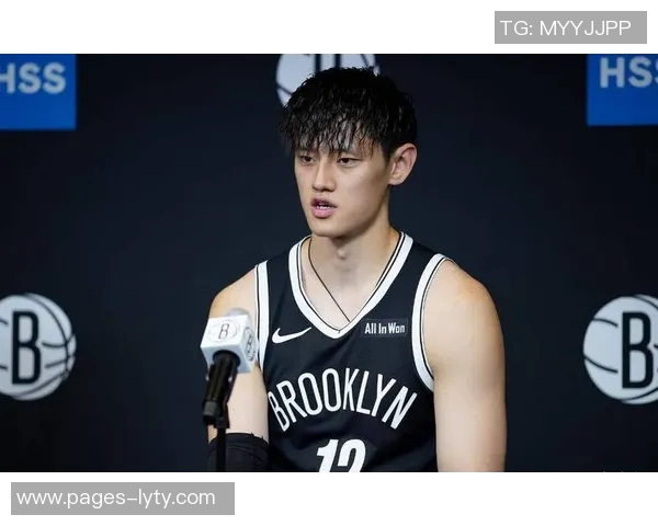 蔡老板昨晚与曾凡博击掌鼓励并嘱咐教练多给予他上场机会