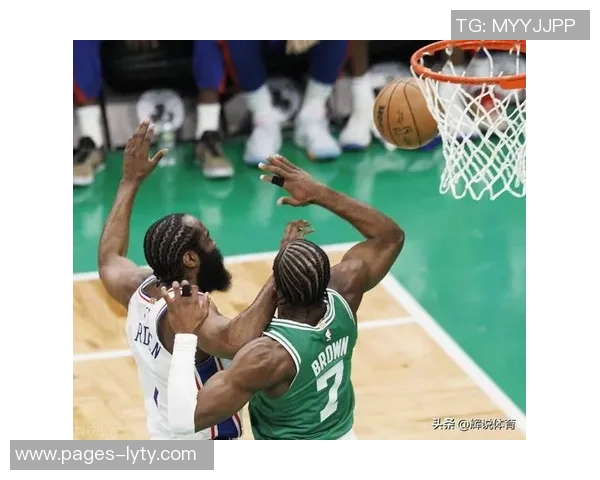 杰伦布朗三节狂砍30分5篮板助力球队进攻势头强劲